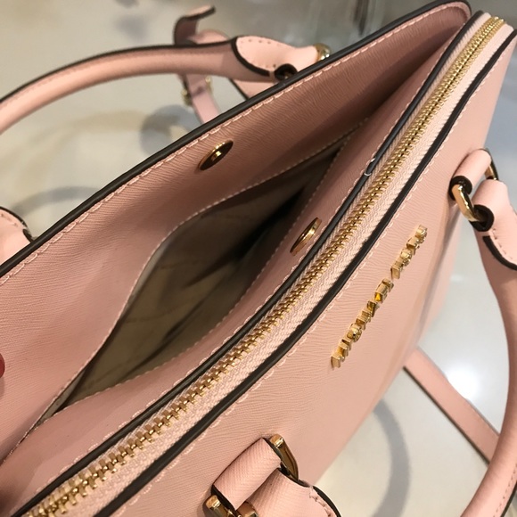 Authentic Michael Kors Crossbody Purse / Bag - Picture 3 of 8